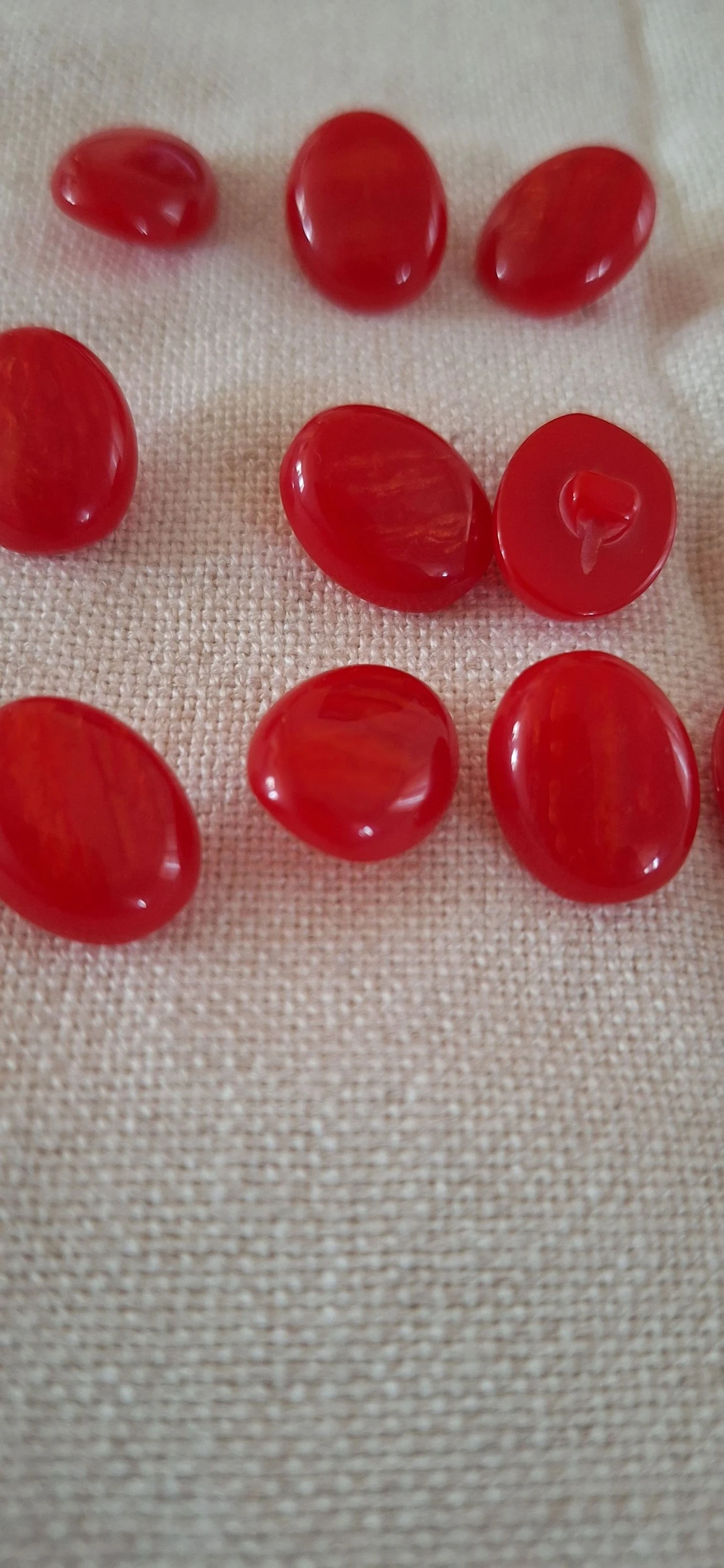 10 botões de 18 mm para costura em resina vermelha – photo 2